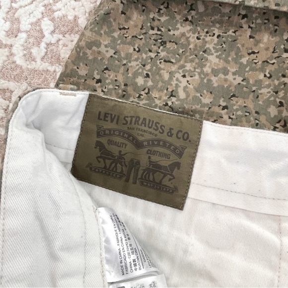 Levi’s Men’s 513 Slim Straight Camo Khaki Pants - Picture 8 of 15